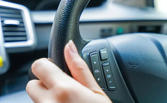 車のハンドルの画像