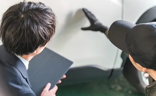 車のハンドルの画像